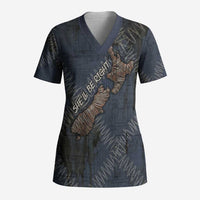 New Zealand She’ll Be Right Scrub Top NZ Slang No. 8 Wire Map Pattern TS04 Adult Navy Slate - Polynesian Pride