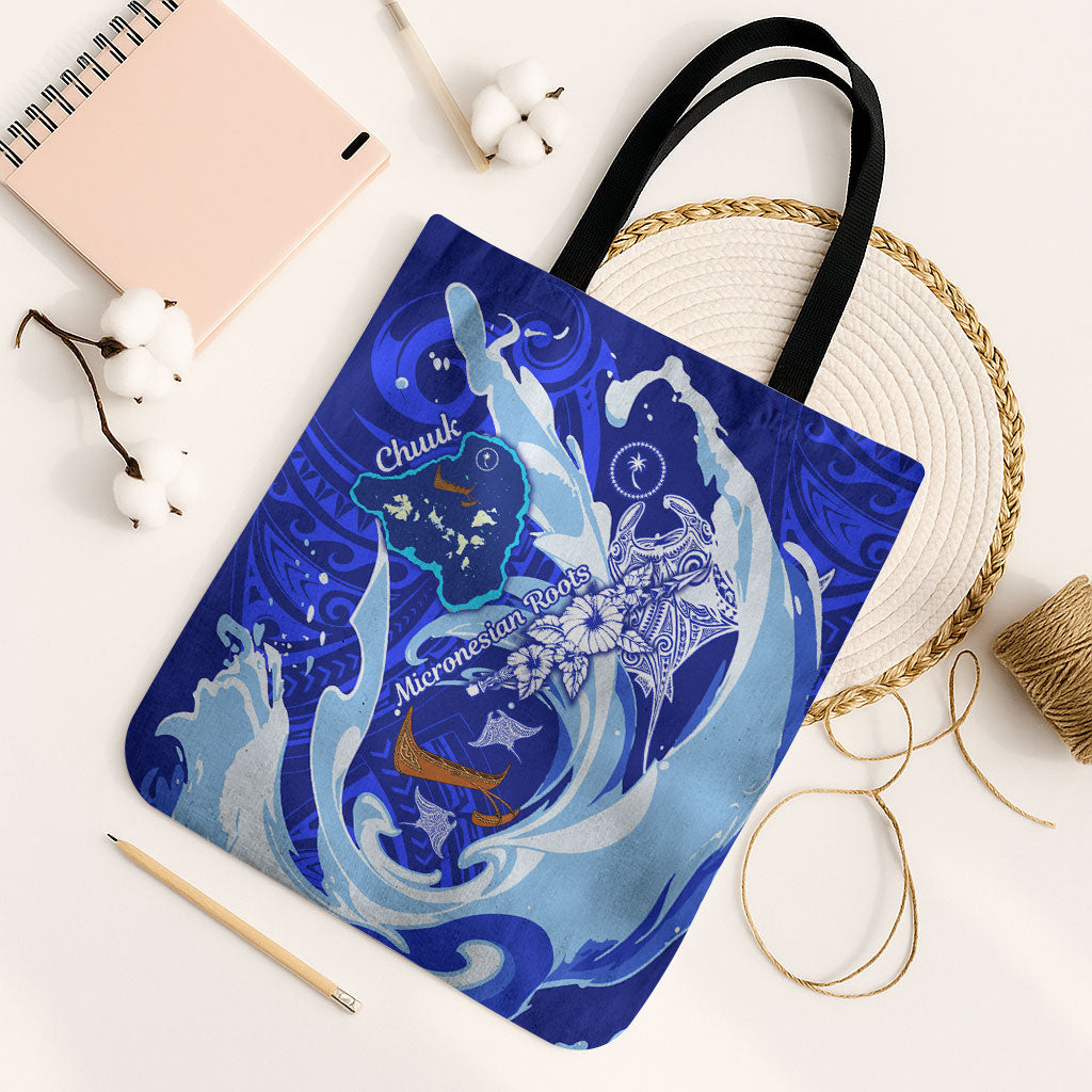 Chuuk Micronesian Roots Tote Bag Polynesian Tribal Pattern Hibiscus Flower And Stingray Art TS04 Black Strap One Size Blue White - Polynesian Pride