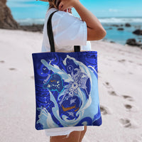 Chuuk Micronesian Roots Tote Bag Polynesian Tribal Pattern Hibiscus Flower And Stingray Art TS04 - Polynesian Pride