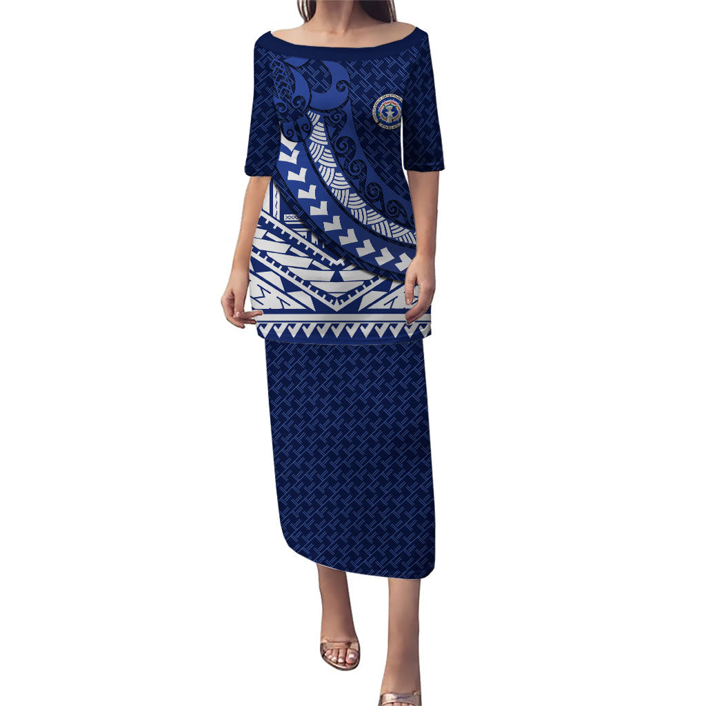 Northern Mariana Islands Saipan Puletasi Polynesian Tribal Pattern - Commonwealth Seal Art TS04 Long Dress Blue White - Polynesian Pride