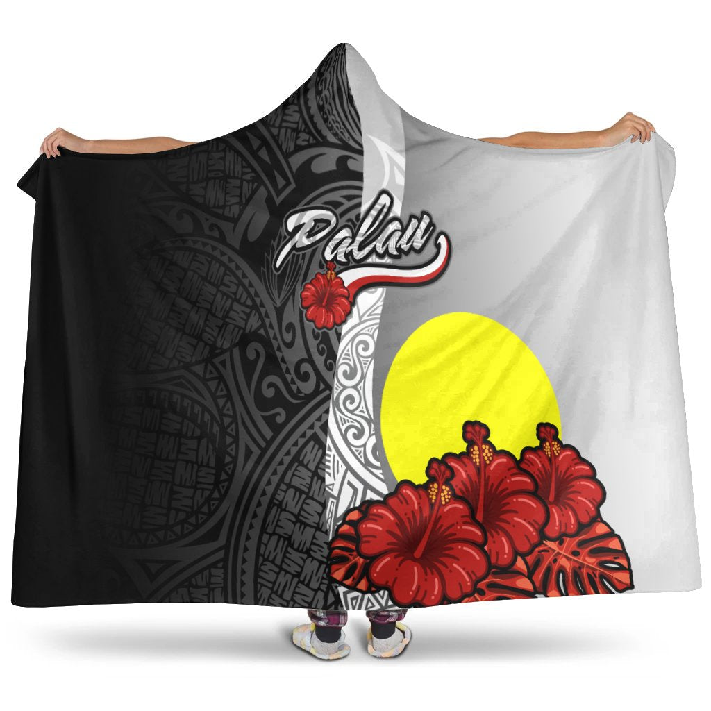 Palau Polynesian Hooded Blanket - Coat Of Arm With Hibiscus White Hooded Blanket White - Polynesian Pride