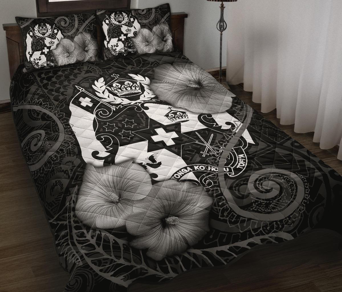 Tonga Polynesian Quilt Bed Set - Tonga Coat Of Arms & Black Hibiscus Black - Polynesian Pride